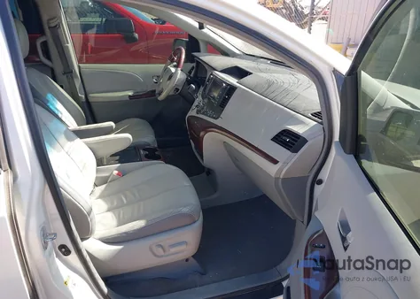 2011 Toyota Sienna Limited V6 z USA, uszkodzony, nr VIN 5TDYK3DC3BS109460